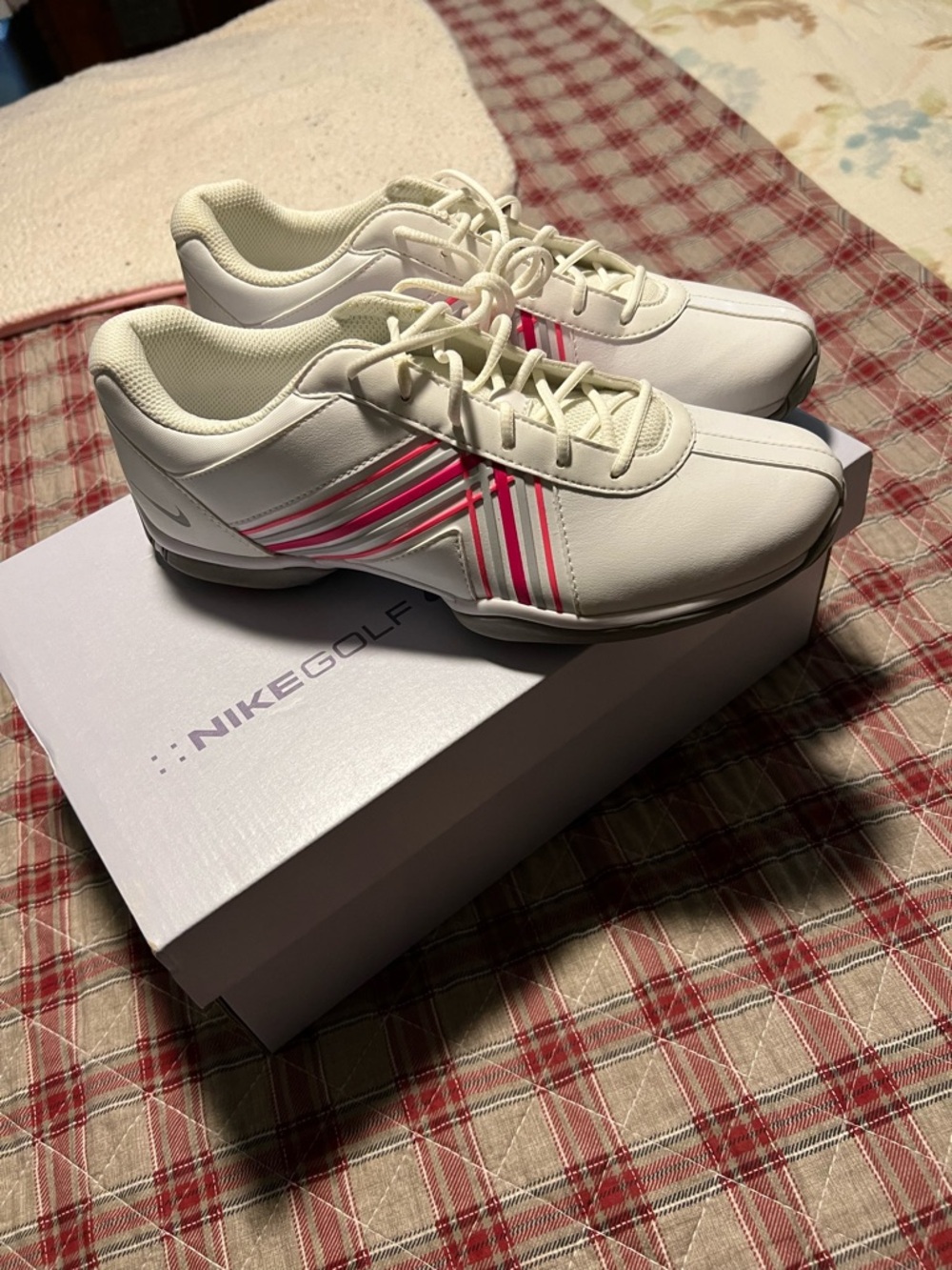 Nike Women’s White and Pink Golf Shoes NWT